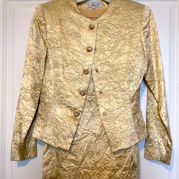 Beautiful cocktail suit - Picture 4 of 9